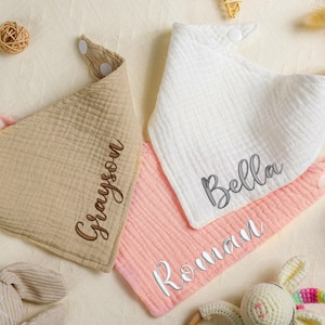 Halstuch Baby Dreieckstuch Baby Halstuch Baby Personalisiert Geschenk Geburt Musselintuch ベビー ベビーシャワー ギフト パーソナライズされたガーゼ ベビーよだれかけ