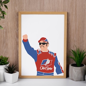 Pu&ograve; includere: Una stampa incorniciata con un'illustrazione stilizzata di una persona in tuta da corsa rossa, bianca e blu con il logo Old Spice. La persona indossa occhiali da sole e un berretto, con il pugno alzato. L'opera &egrave; su sfondo bianco.