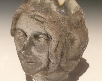 Sculpture de tête de prisme, visage d’art de portrait en verre moulé de sable avec facettes, presse-papier optique arc-en-ciel