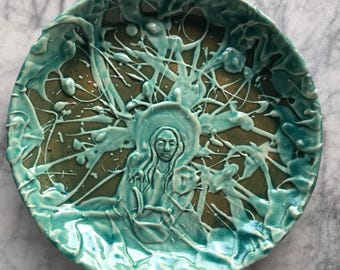 Assiette de poterie vert jade buddha méditation texture glaçure plaque de peinture, yoga servant art plateau de suspension murale