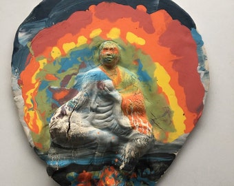 Sculpture en relief de Bouddha en céramique, Jizo Bodhisattva, Plateau d’art mural arc-en-ciel, Cocarde figurative, Moine assis en porcelaine colorée