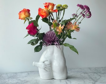 Op bestelling gemaakt Hand Butt Vase Sculpture, Vrouwelijke Figuur Heupen Vaartuig Erotische Ikebabna Jar, Volwassen Klassieke Surrealistische Kunst Beeldje Torso Fragment