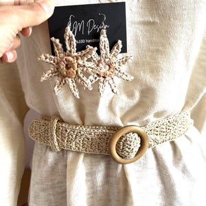 Cintura beige in filato di carta fatta a mano – Cintura all'uncinetto con fibbia in legno + orecchini coordinati in regalo – Stile Eco Boho