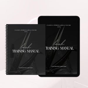 Puede incluir: Un cuaderno de espiral negro y una tableta que muestra un manual de formación de pestañas. Las portadas incluyen el texto "CLASSICS, HYBRIDS & MEGA VOLUME SETS", "lash TRAINING MANUAL" y "YOUR BRAND NAME HERE" con un gráfico de pinzas.