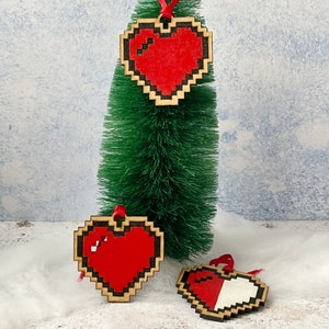 8 bit heart decorations set of 3, Pixel heart Geeky home decor, Retro gaming Programmer gift laser cut heart image 3