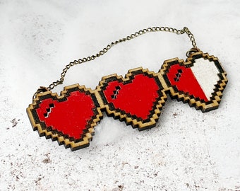 Decorazione da scrivania Pixel Heart: ornamento da giocatore 8-bit dipinto a mano