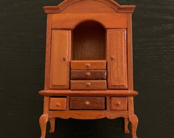 1:12 Miniature Dollhouse Furniture Lovely Lacquered Queen Anne Cupboard Hutch Operational Doors & Drawers