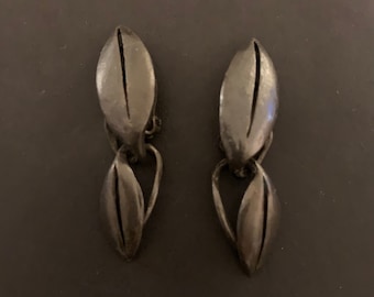 80s Modernist Delphine Nardin Paris Clip Earrings Japanned Black Slit Lotus Leaf Motif Iconic Jewelry Designer Nature-inspired Jewelry