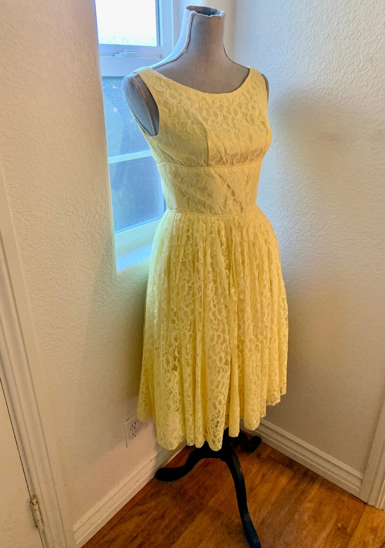 Vestido de fiesta de cóctel con encaje de ensueño de los años 50, vestido de fiesta de graduación, amarillo limón soleado, cintura ancha, etiqueta ILGW Union imagen 3