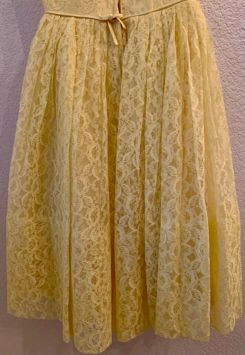 Vestido de fiesta de cóctel con encaje de ensueño de los años 50, vestido de fiesta de graduación, amarillo limón soleado, cintura ancha, etiqueta ILGW Union imagen 6