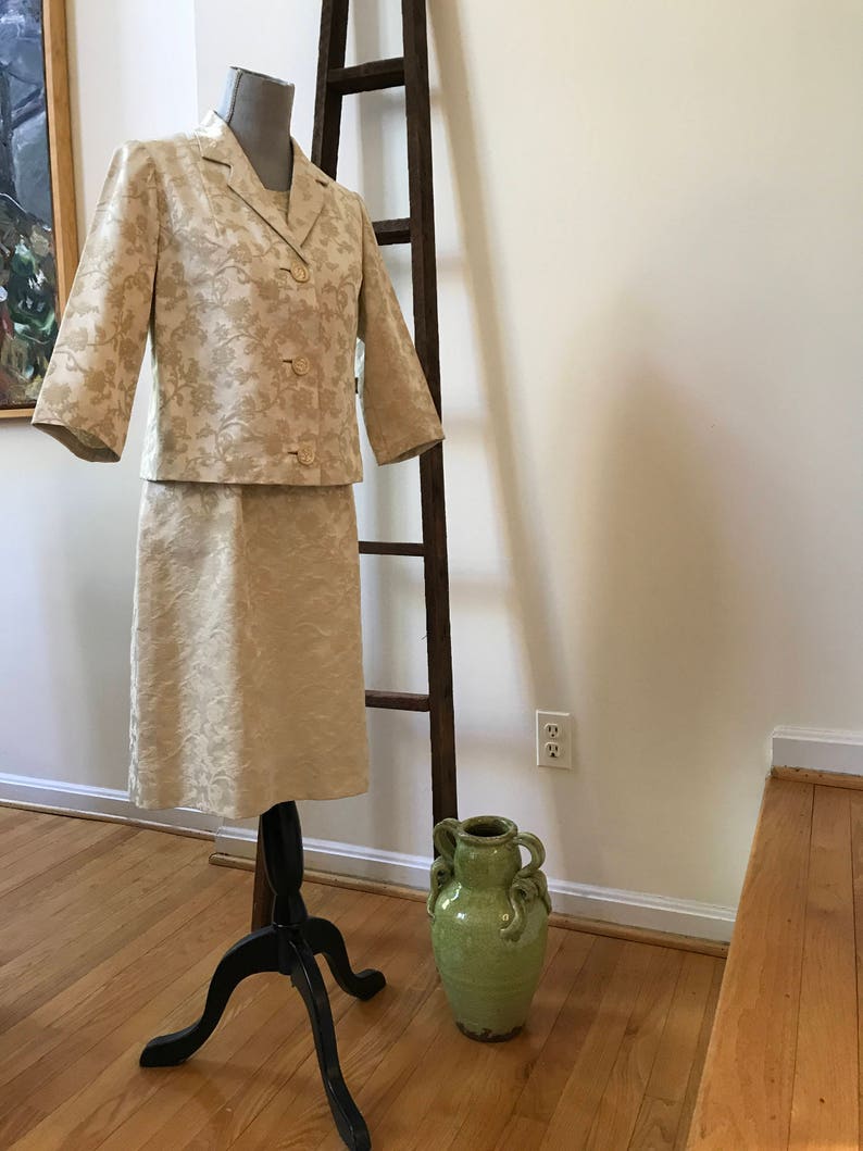 60s Brocade Dress Suit Vintage Ecru Floral 2 Pc Set Retro Buttons Elopement Court House Wedding Cocktails Sixties Mad Men Dress Up Costuming