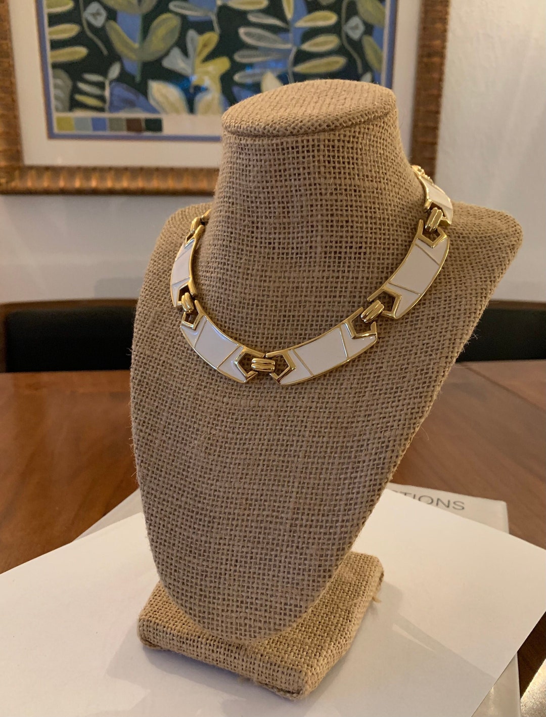 MONET collar
