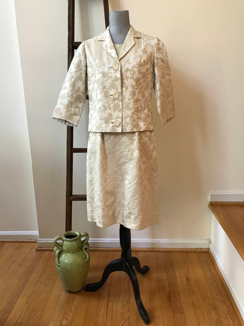 60s Brocade Dress Suit Vintage Ecru Floral 2 Pc Set Retro Buttons Elopement Court House Wedding Cocktails Sixties Mad Men Dress Up Costuming