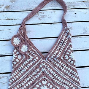 Patron de sac carré au crochet pour grand-mère : sac fourre-tout triangulaire à faire soi-même (PDF)