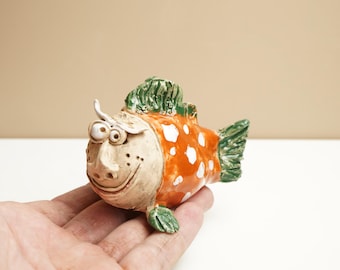 陶器 壁掛け 魚 釉薬 二匹 陶器の魚のアート、ユニークな陶器の魚の置物、粘土の魚の壁の彫刻