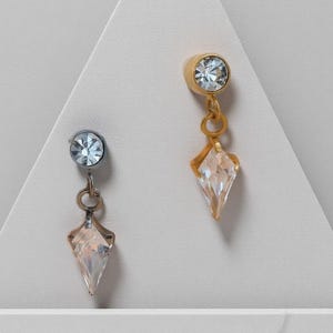 Puce d'oreille pendante en titane 18 g/16 g • Boucle d'oreille tragus • Hélice • Cartilage • Filetage interne • Boucle d'oreille à l'arrière plat • Cadeau pour elle