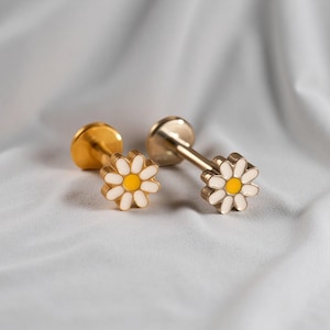 18G/16G Daisy Flowers Stud Earrings • Push Pin Studs • Flat Back Earring • Tragus Stud • Helix Conch Stud • Cartilage Stud • Gife For Her
