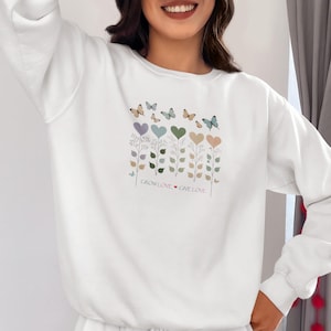 Women&#39;s Pretty Flowers Sweatshirt, Floral Sweatshirt, Wildflowers Sweatshirt, Mothersday, Nature Sweatshirt Garden Lover Sweatshirt