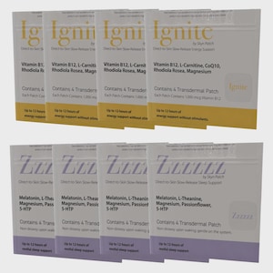 Op de afbeelding: Verschillende verpakkingen met transdermale pleisters worden getoond, met de merken "Ignite" en "ZZZZZZ". De "Ignite"-verpakkingen zijn geel en wit, terwijl de "ZZZZZZ"-verpakkingen wit en lavendelkleurig zijn. Elke verpakking bevat 4 pleisters.