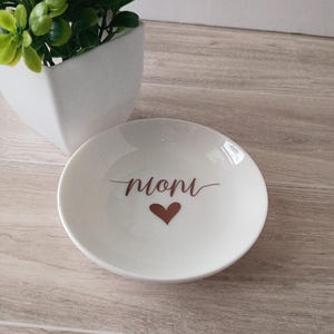 Personalized MOM Jewelry Dish, Engagement Ring, Mother&#39;s Day Gift for Her, Trinket Dish, Gift for Mom, Initial with Flowers