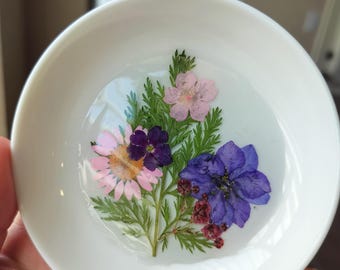 Pressed Flower Trinket Tray, Ring Dish, Wildflowers, Resin Art.