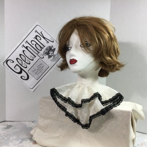 Victorian collar, sheer Jabot, off-white necktie, Geechlark 5077