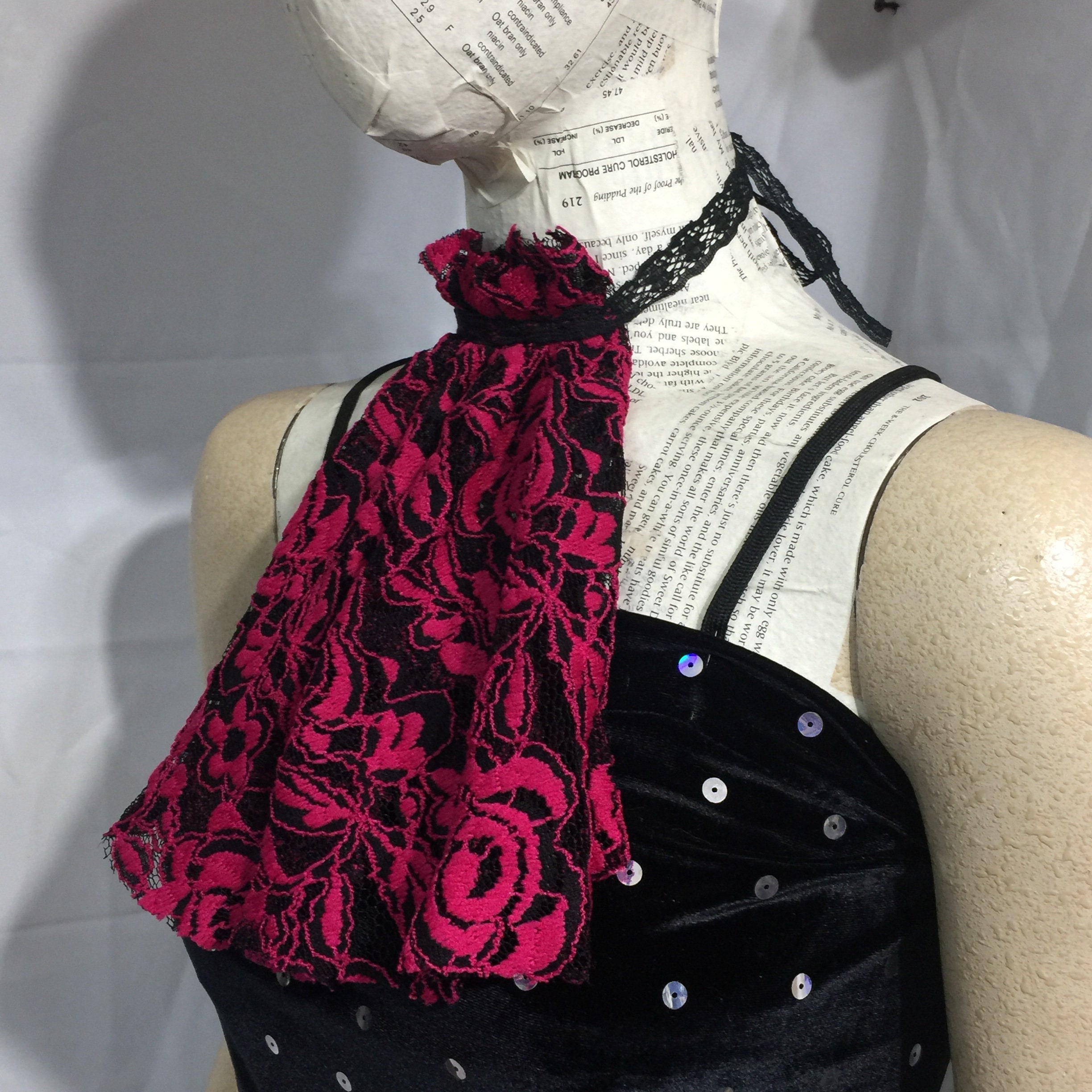 Goth Jabot neck tie vamp lace collar black and magenta Etsy.de
