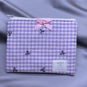Handmade Quilted Medium Pouch | Stylish & Functional Zipper Bag