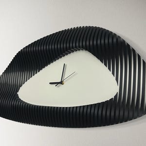Handgemaakte houten wandklok – Parametrisch ontwerp en unieke houtkunst