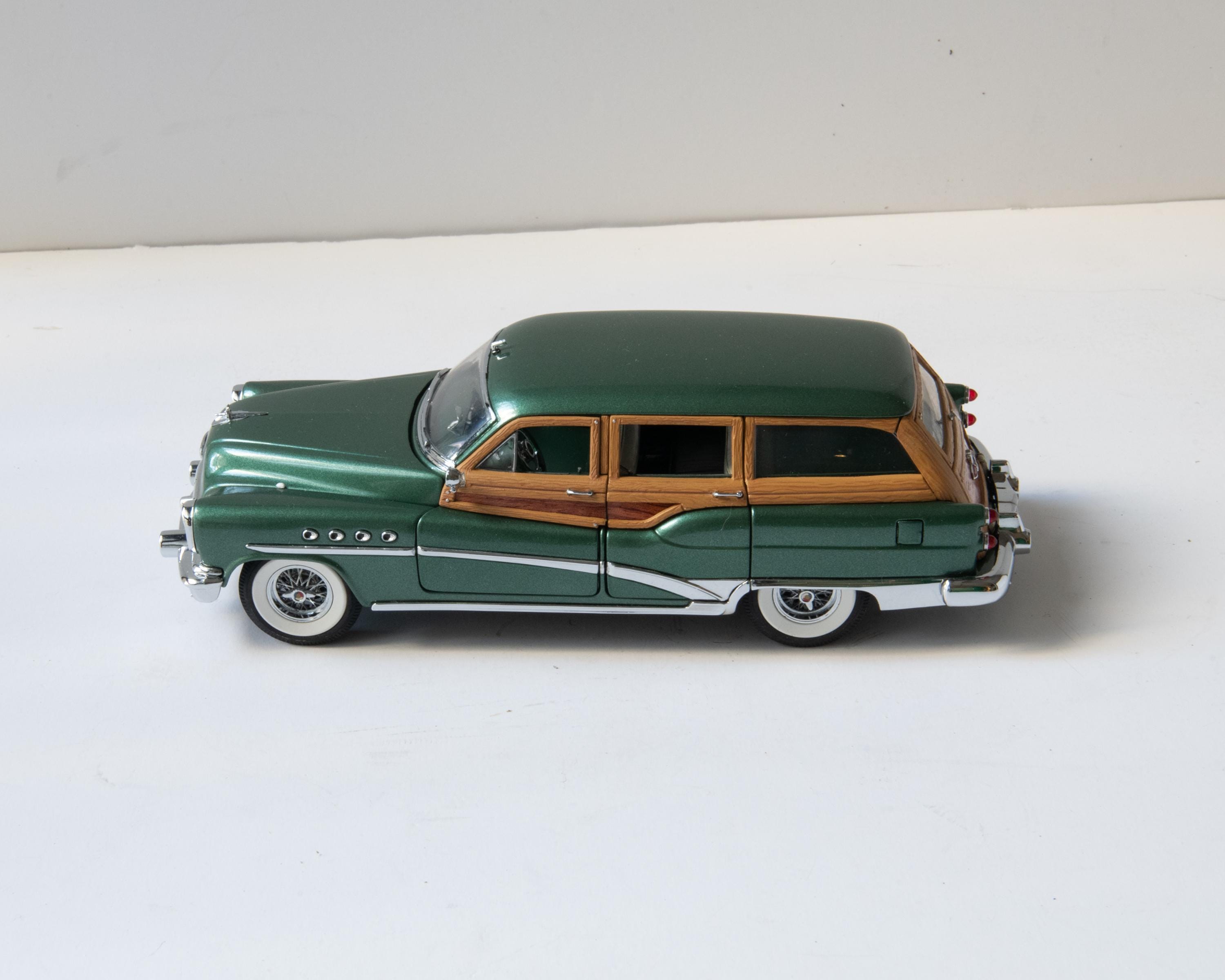 Danbury Mint 1:24 – 1953 Buick Roadmaster Estate Wagon (green