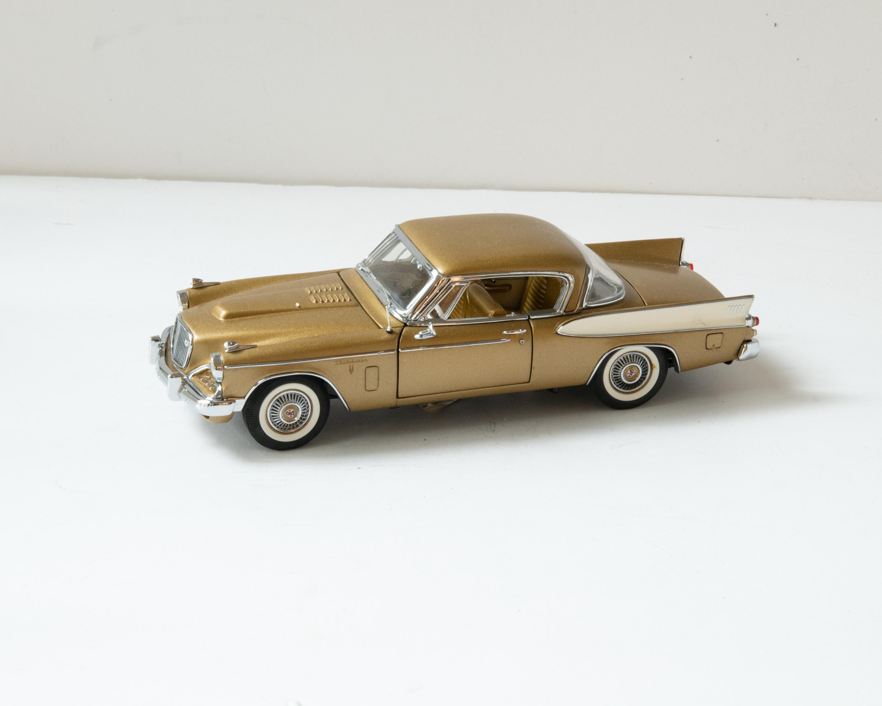 Danbury Mint 1:24 – 1957 Studebaker Golden Hawk (mint Condition