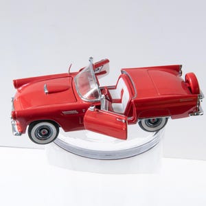 Danbury Mint 1:24 – 1956 Ford Thunderbird Red Convertible (Mint Condition, Slightly Dusty)