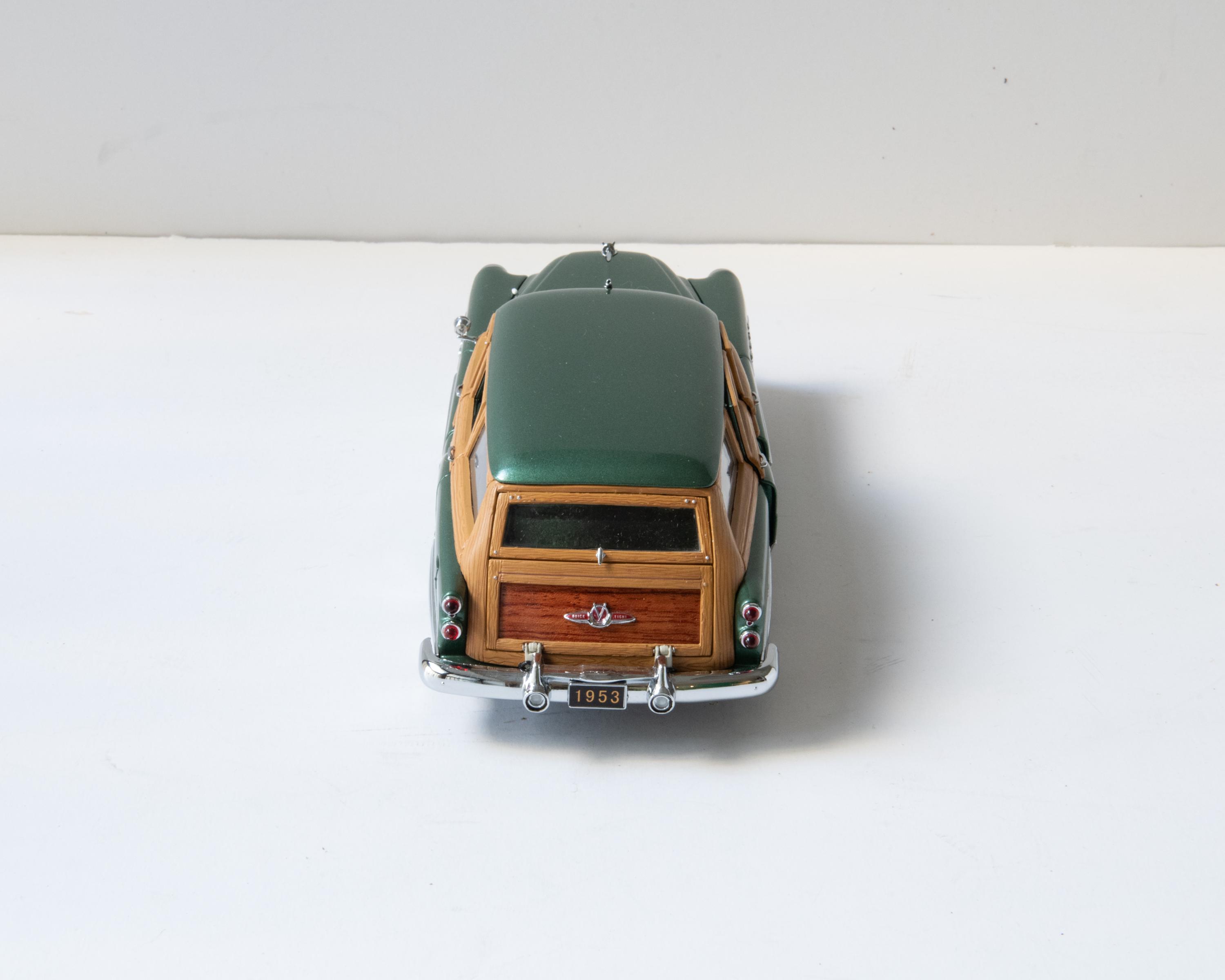 Danbury Mint 1:24 – 1953 Buick Roadmaster Estate Wagon (green