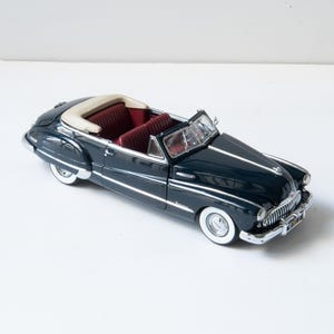 Danbury Mint 1:24 – 1948 Buick Roadmaster Convertible (Blue, Mint Condition, Slightly Dusty)