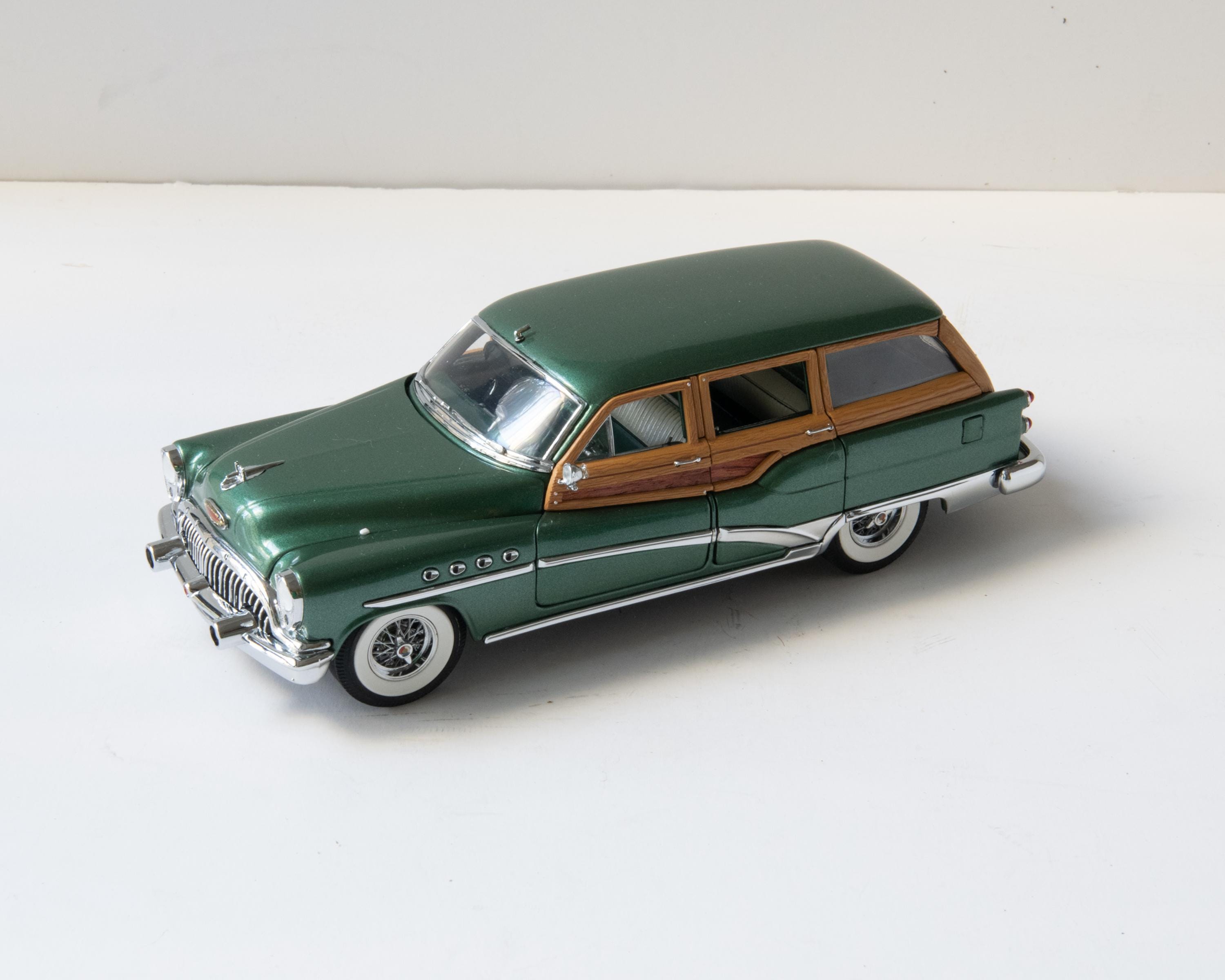 Danbury Mint 1:24 – 1953 Buick Roadmaster Estate Wagon (green