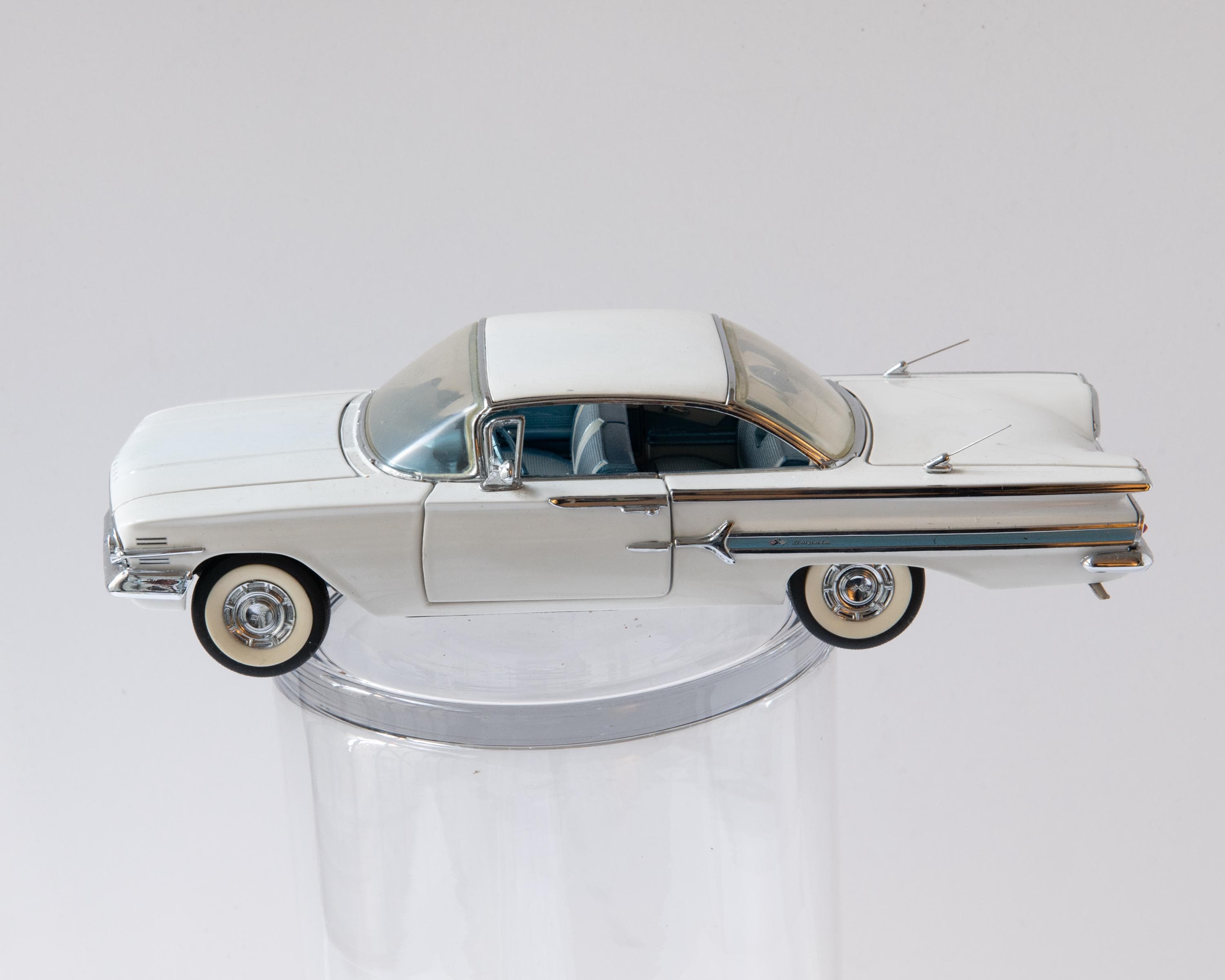 ミニカー Franklin Mint 1960 Chevrolet Impala 1/24 The Franklin Mint 1:24 – 1960 Chevrolet Impala Diecast Model Car