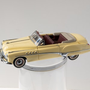 Franklin Mint 1:24 – 1949 Buick Roadmaster Convertible (Cream, Mint Condition, Slightly Dusty)