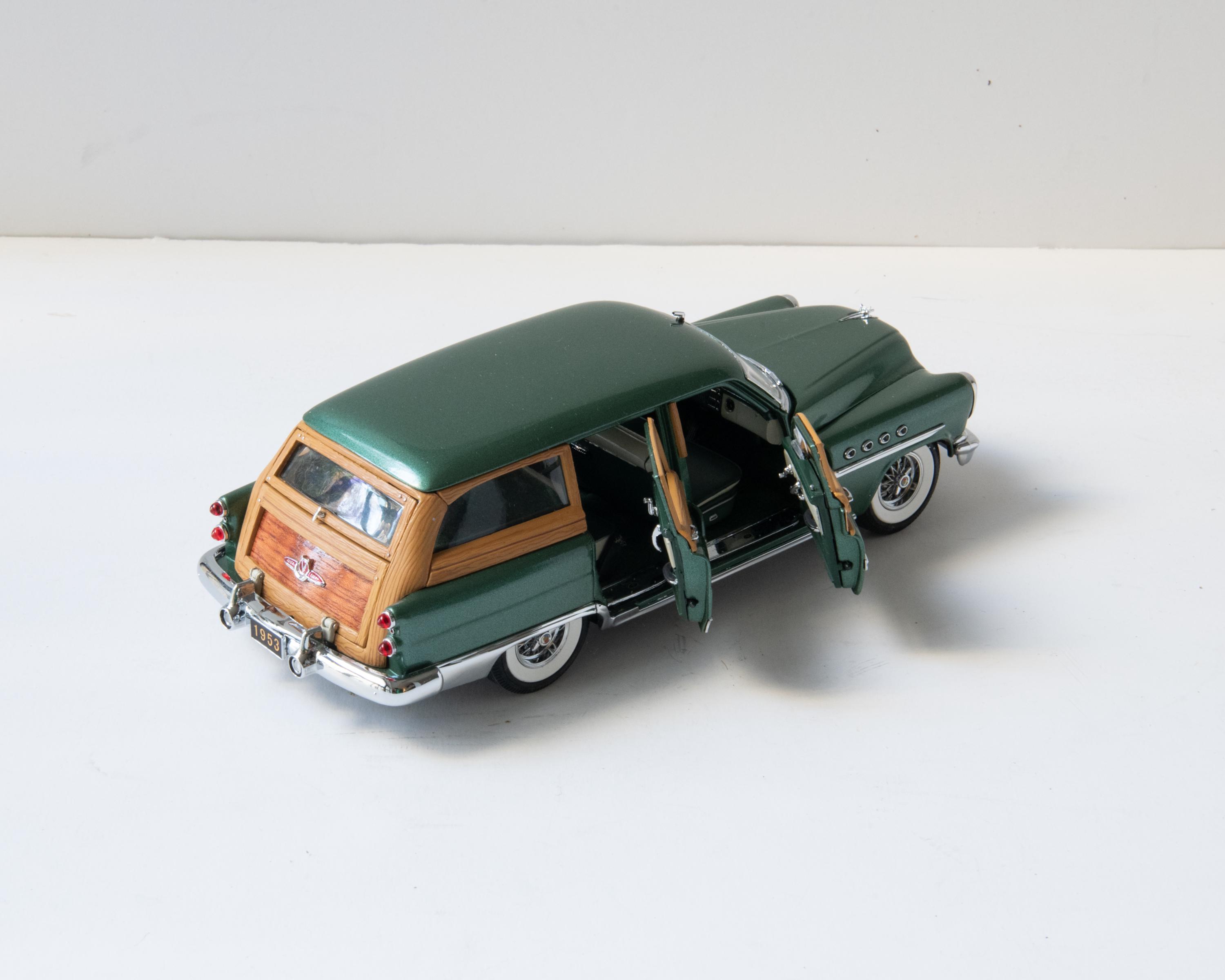 Danbury Mint 1:24 – 1953 Buick Roadmaster Estate Wagon (green