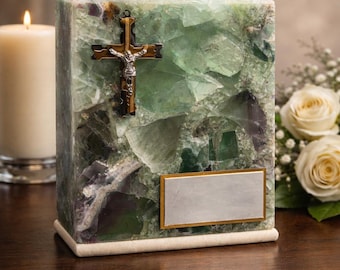 Lyxig handgjord onyx-minnesurna med krucifix och personlig namnskylt – Religiös katolsk kremeringsurna, trosinspirerat begravningsminne