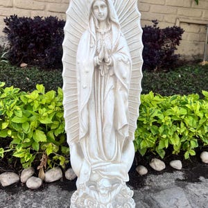 Estatua virgen maria, virgen guadalupe, arte escultura virgen, nuestra señora de guadalupe, icono iglesia, decoracion hogar, color blanco