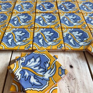 100 Stück mexikanische Talavera-Fliesen, authentische handbemalte Fliesen, 4x4 Talavera, Drachenschwanz-Design, blaue und gelbe Farbe
