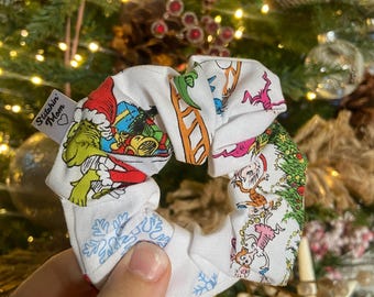 Whoville Urlaub Scrunchie | Regelmäßige Größe | Weihnachten Haarschmuck | Handgemachte Weihnachten Haargummi | Grinch inspiriert