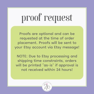K&ouml;nnte beinhalten: Eine gr&uuml;ne und wei&szlig;e Grafik mit dem Text "proof request" in Schwarz. Der Text darunter erkl&auml;rt, dass Proofs optional sind und zum Zeitpunkt der Bestellung angefordert werden k&ouml;nnen. Der Text besagt auch, dass Proofs an Ihr Etsy-Konto &uuml;ber eine Etsy-Nachricht gesendet werden. Der Text darunter besagt, dass Bestellungen aufgrund von Etsy-Verarbeitungs- und Versandzeitbeschr&auml;nkungen "wie besehen" gedruckt werden, wenn die Genehmigung nicht innerhalb von 24 Stunden eingeht. Die Grafik enth&auml;lt auch ein Logo mit dem Text "DoodleLulu by 2jb by June Bugs".