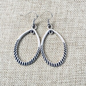 Orecchini in argento, orecchini pendenti, orecchini decorativi, gioielli in argento,