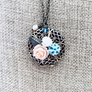 Floral Brass Locket Necklace, Brass Locket Necklace,Flower Locket, Gift For Her,Romantic Jewelry, Locket and Key Necklace