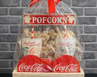 Coca-Cola-cadeaumand filmavond: retro keukendecor bekerset