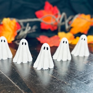 Mini Ghost Figurines (Set of 5) – Halloween Decor – 3D Printed Ghosts – Party Favor - Halloween Village - Dollhouse