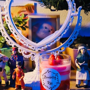 Strawberry Kiss Candle – Handmade, Decorative, Aromatherapy + Free Perfume Sample!