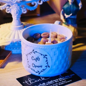 Café Cream Candle – Handmade Coffee Scented Candle, Cozy Home Decor + Free Perfume Sample!