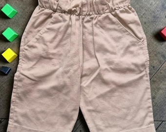 Pantaloncini leggeri in lino a 3/4, taglia 104